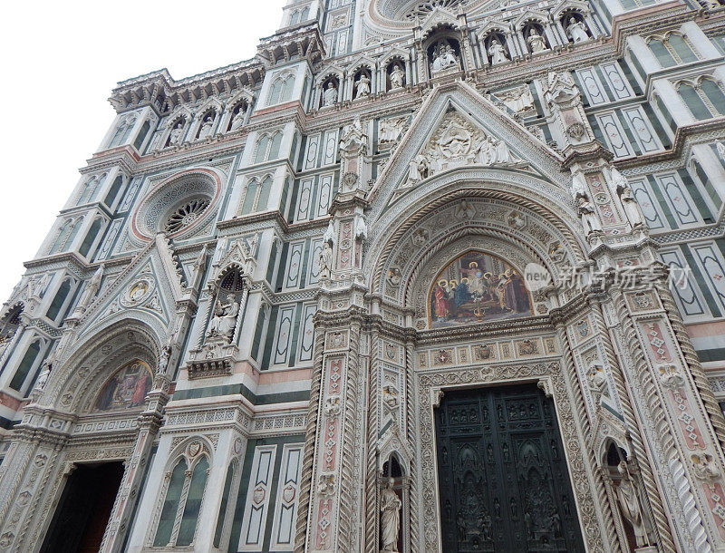 佛罗伦萨大教堂(意大利语:Duomo di Firenze)，正式名称为圣玛丽花大教堂(意大利语:Cattedrale di Santa Maria del Fiore)
